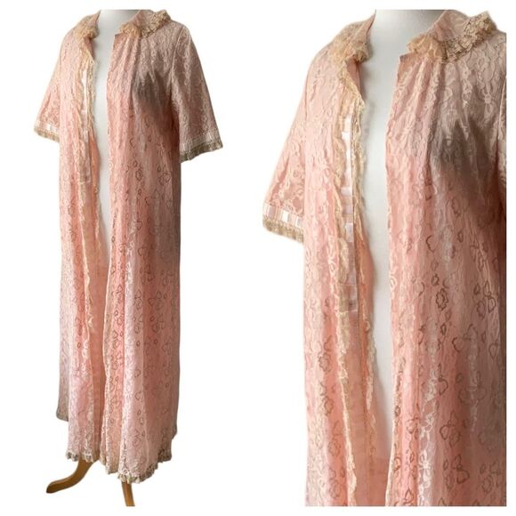 Vintage 1960s Odette Barsa Pink Lace Maxi Duster Robe Royalcore Regencycore M/L - Picture 2 of 10
